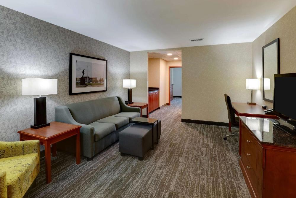 Queen Suite with Two Queen Beds interior